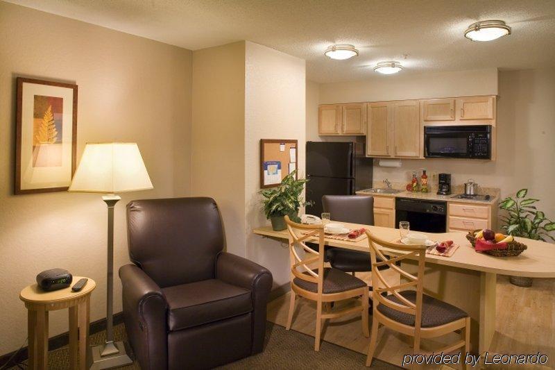 Candlewood Suites Milwaukee Brown Deer, An Ihg Hotel Zimmer foto